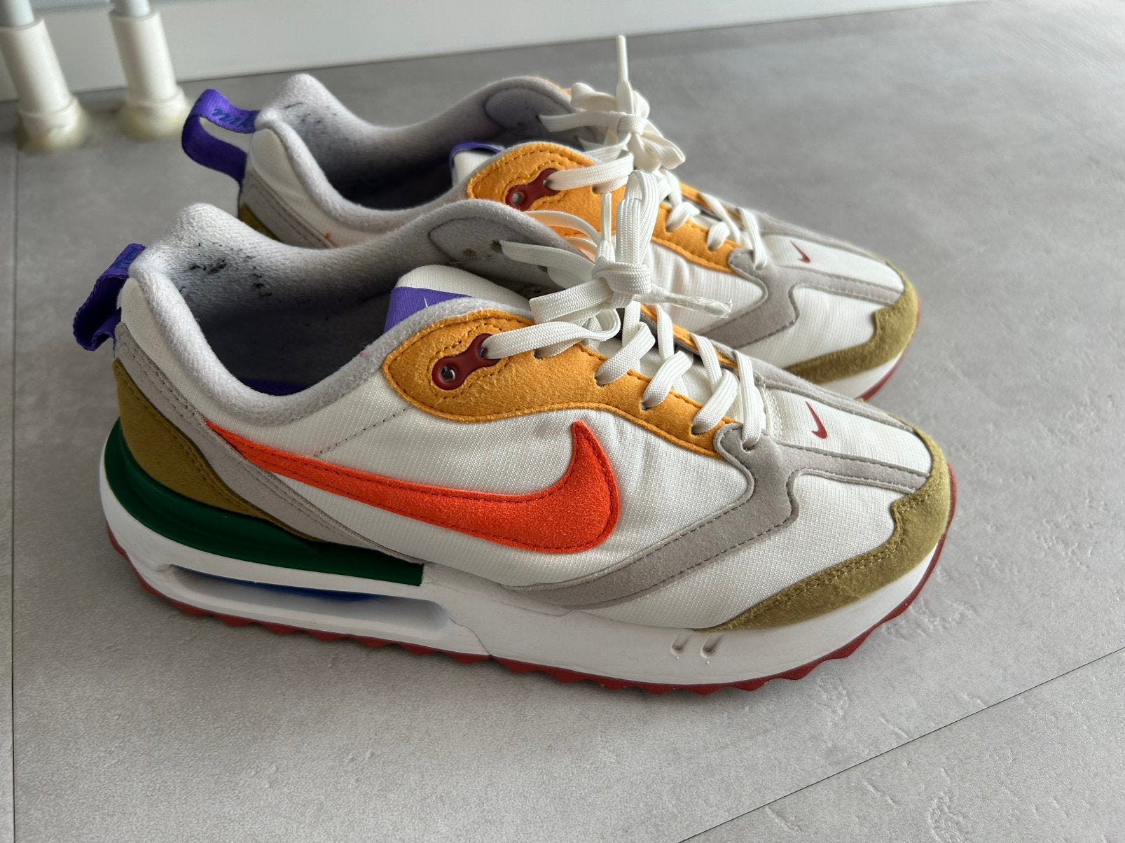 Nike Air Max Dawn maat 38,5, Ophalen of Verzenden, Zo goed als nieuw, Sneakers of Gympen