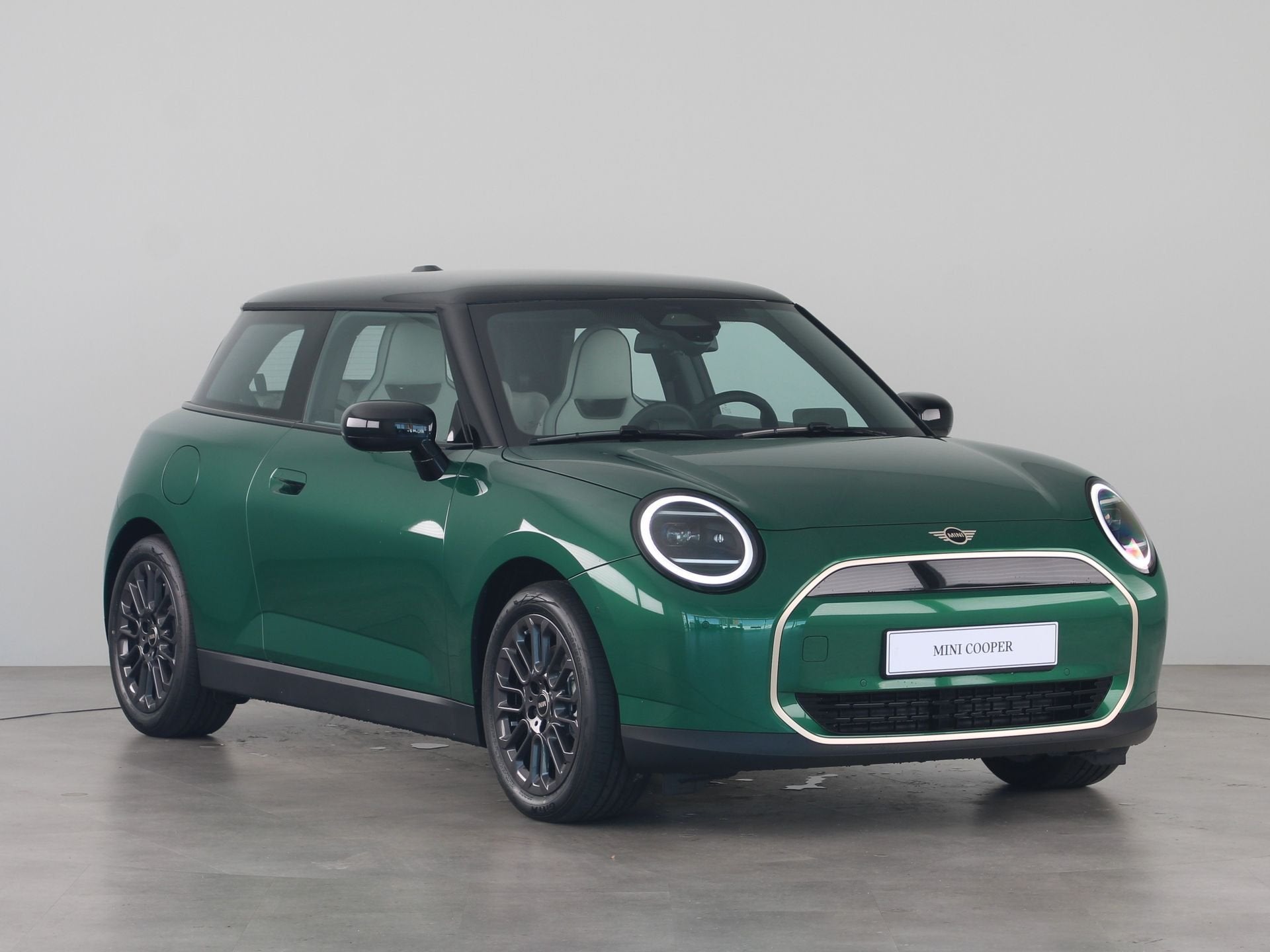 MINI Cooper E Favoured Pakket S PRIVATE LEASE EUR 455,- (60, Auto's, Beige, 4 stoelen, Nieuw, 184 pk