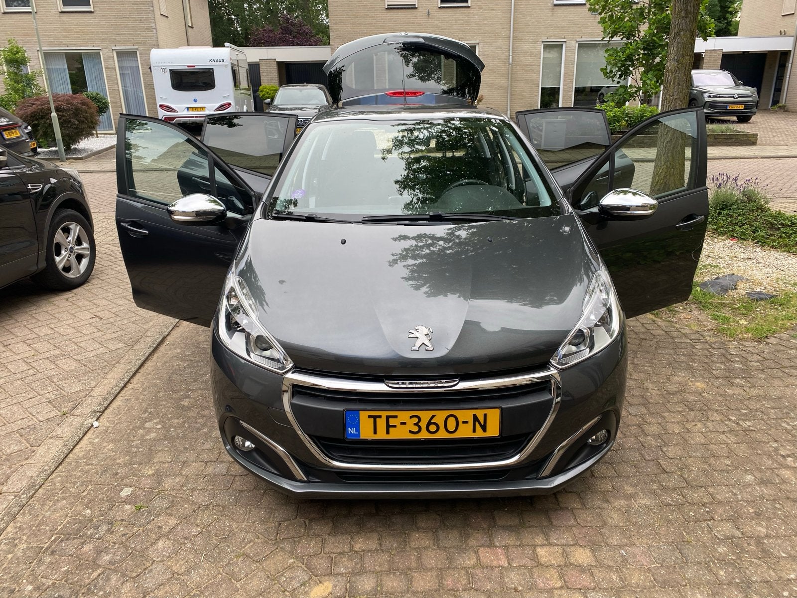 Peugeot 208 1.2 VTI 60KW/82PK 5-D 2016 Grijs, Voorwielaandrijving, 31 €/maand, 1199 cc, Handgeschakeld