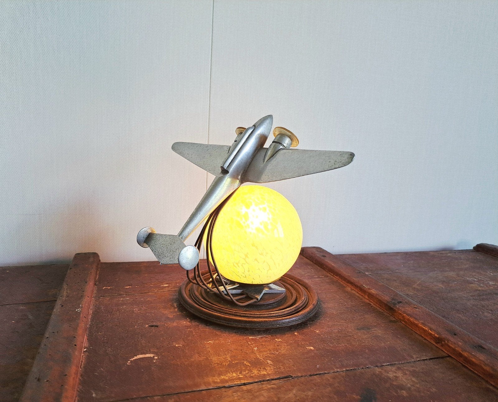 Antieke Art Deco Vliegtuig Tafellamp met Groene Bol, Antiek en Kunst, Antiek | Lampen, Ophalen of Verzenden