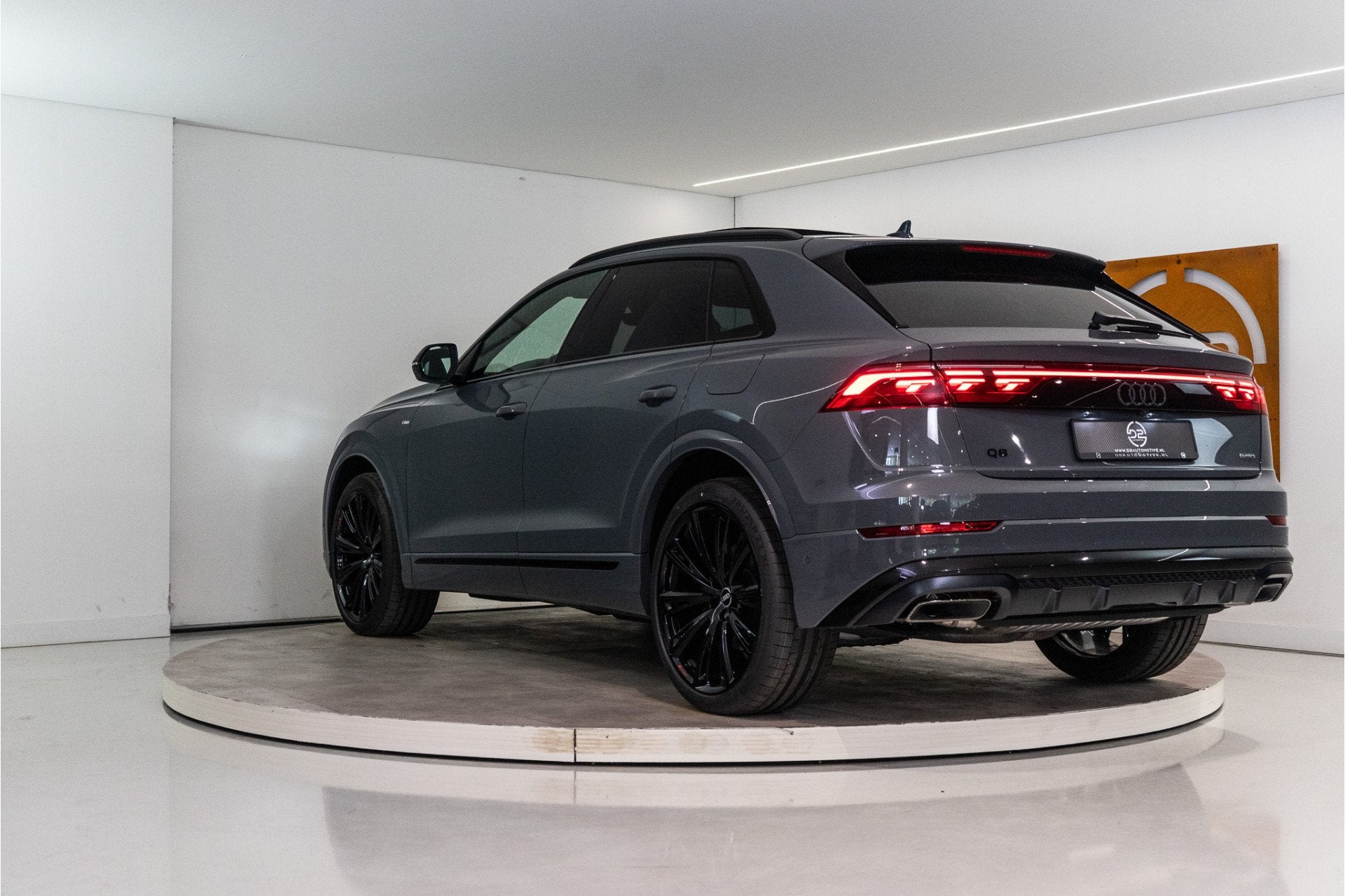 Audi Q8 60 TFSI E Quattro S-Edition Competition 490PK FACELI, Automaat, 77 km/l, Zwart, 2995 cc