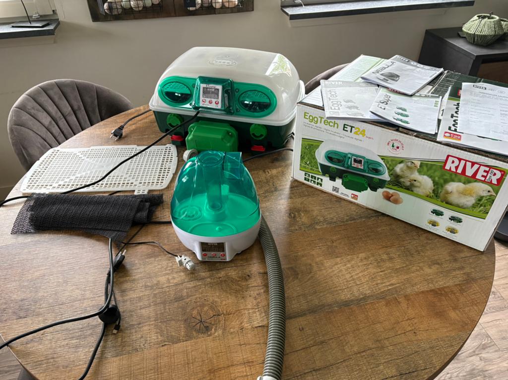 River Broedmachine en pomp, Dieren en Toebehoren, Pluimvee | Toebehoren, Ophalen, Zo goed als nieuw, Broedmachine