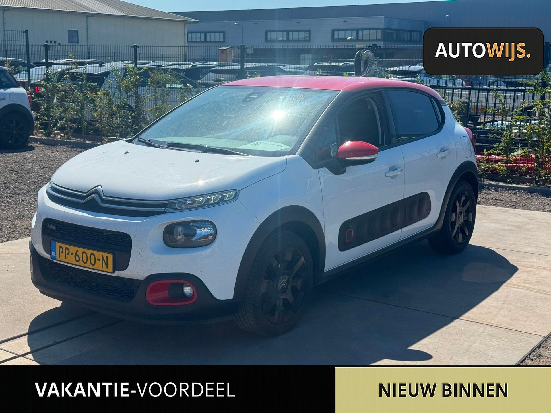 Citroen C3 1.2 PureTech Shine|NL AUTO|NAVI|CAMERA|GOED ONDER, Auto's, Citroën, 1199 cc, 82 pk, Origineel Nederlands, Bedrijf