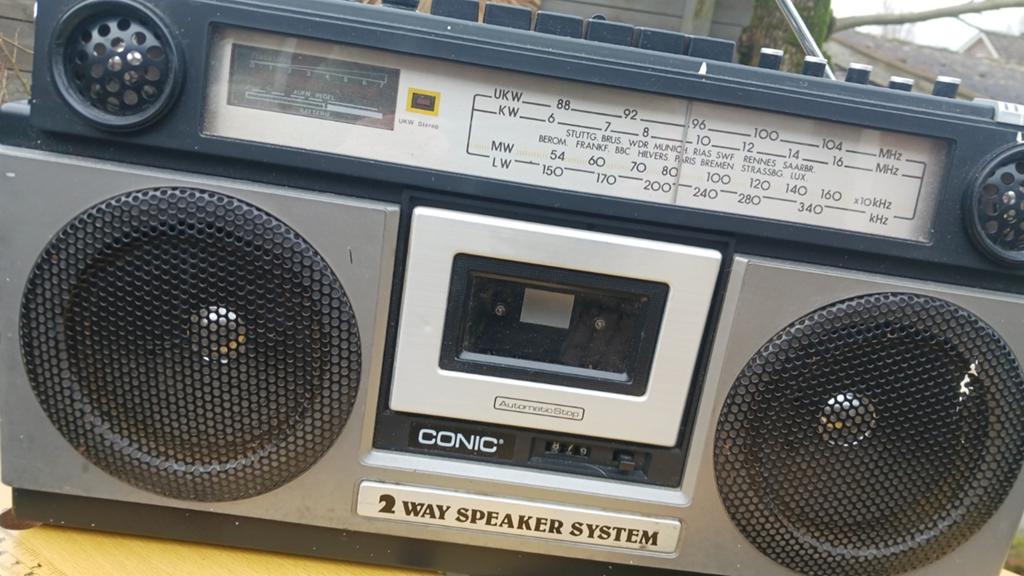 CASSETE RADIO SPELER, CONIC 2-way speaker system., Ophalen of Verzenden