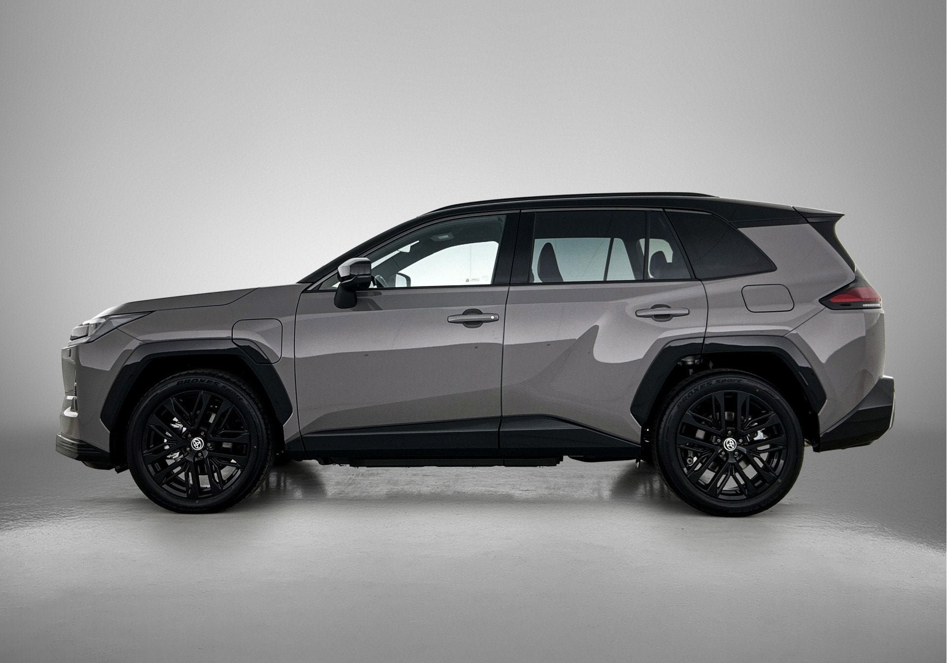 Toyota RAV4 2.5 Plug-in Hybrid 270 First Edition | BTW voert, Auto's, Gebruikt, Zwart, 4 cilinders, Hybride Elektrisch/Benzine