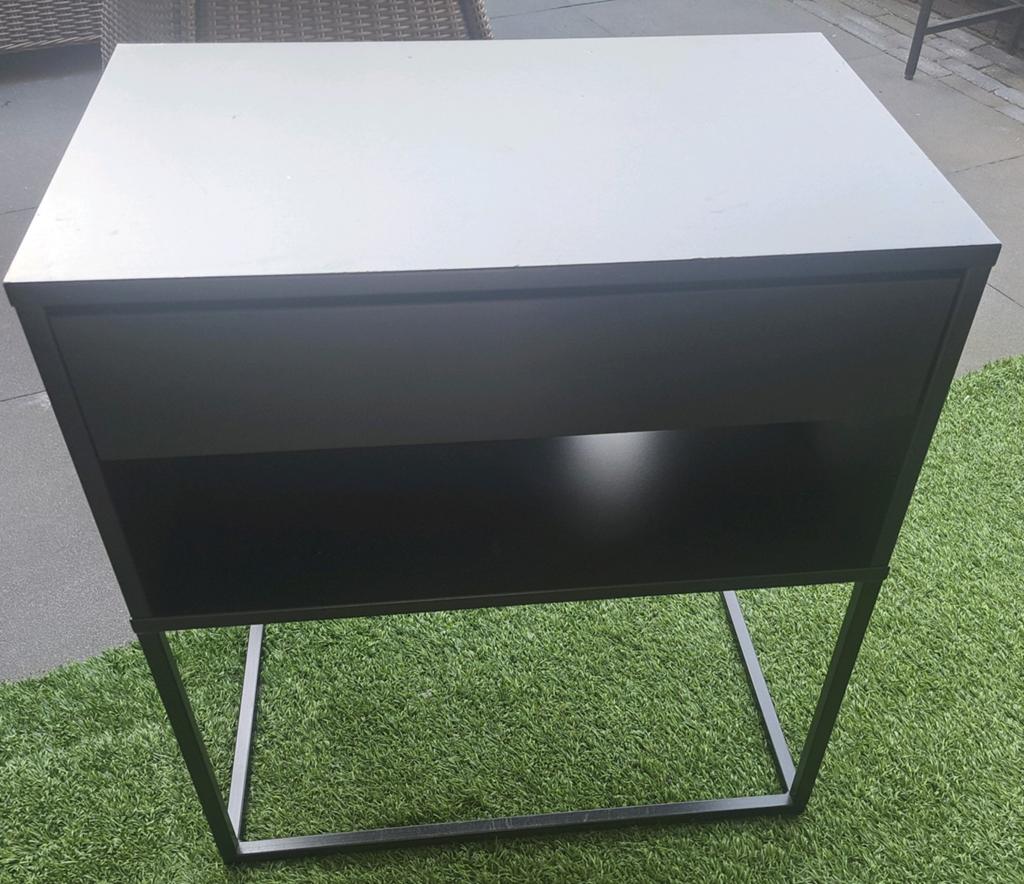 Nachtkast vikhammer ikea. Groot model.1x, Ophalen, 45 tot 65 cm, 55 tot 70 cm