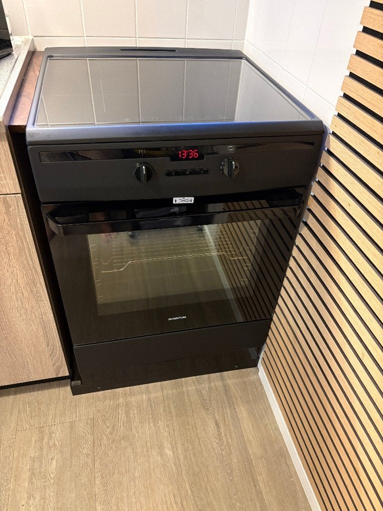Electrisch fornuis met inductie koken zwart, Ophalen, 4 kookzones, Zo goed als nieuw, Inductie