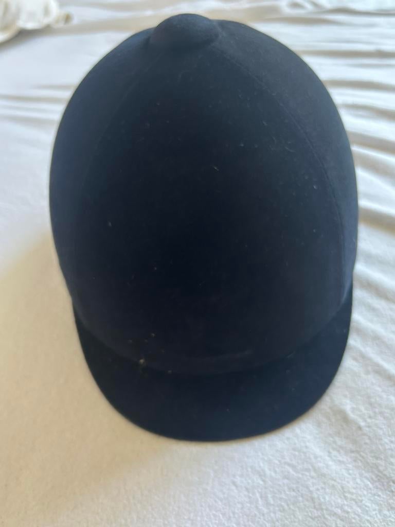 Paardrijcap fourganza 57cm, Ophalen, Zo goed als nieuw, Cap