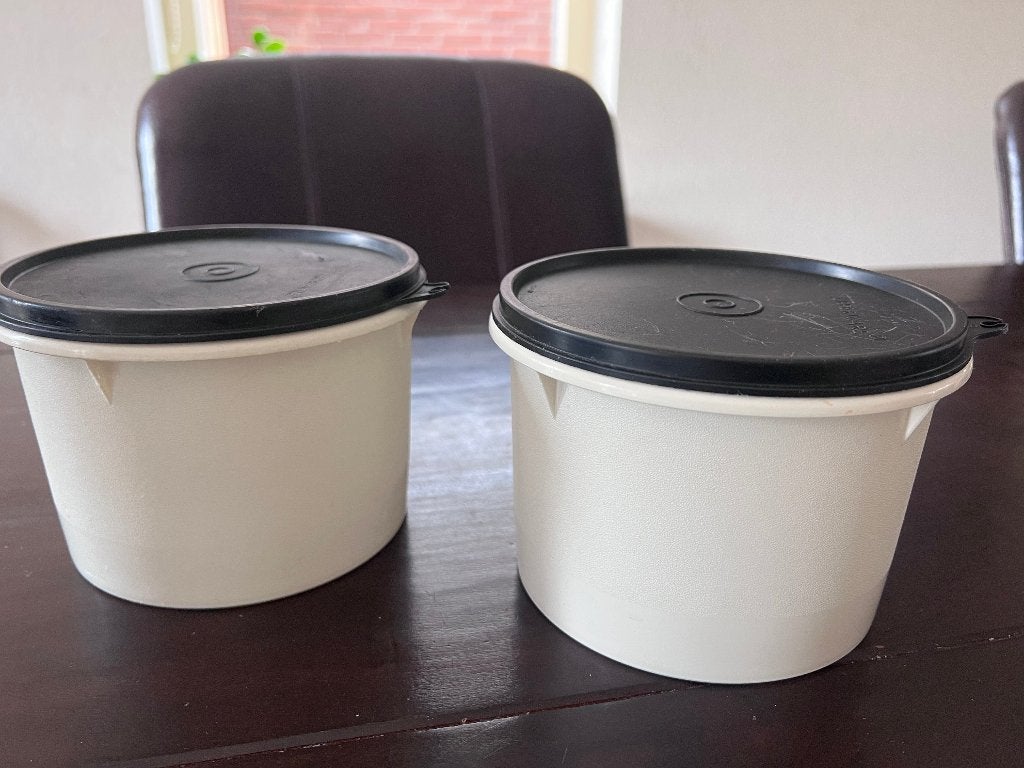tupperware bewaarbakjes rond wit met zwarte deksels, Ophalen of Verzenden, Zo goed als nieuw, Wit, Bewaardoos