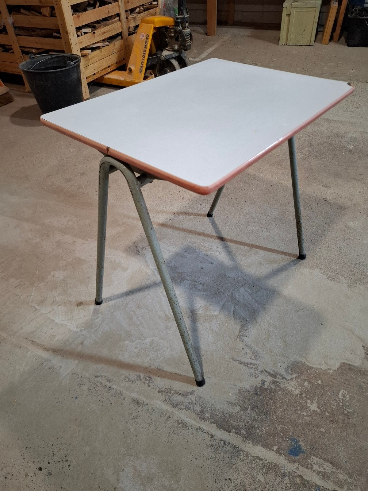 Vintage bijzettafel / werktafel - Gebruikt, Gebruikt, 50 tot 100 cm, Vintage, Tot twee personen