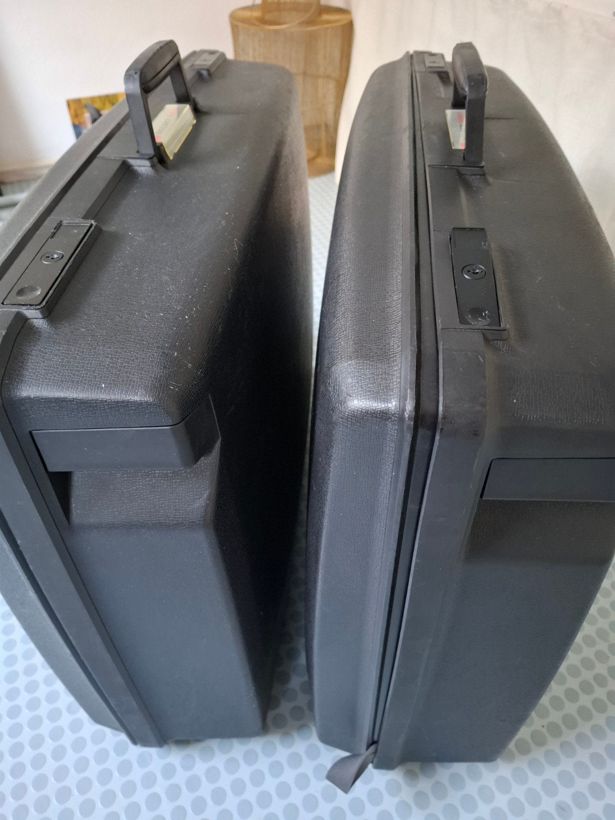 2 Delsey koffers, Gebruikt, Hard kunststof, 45 tot 55 cm, Ophalen