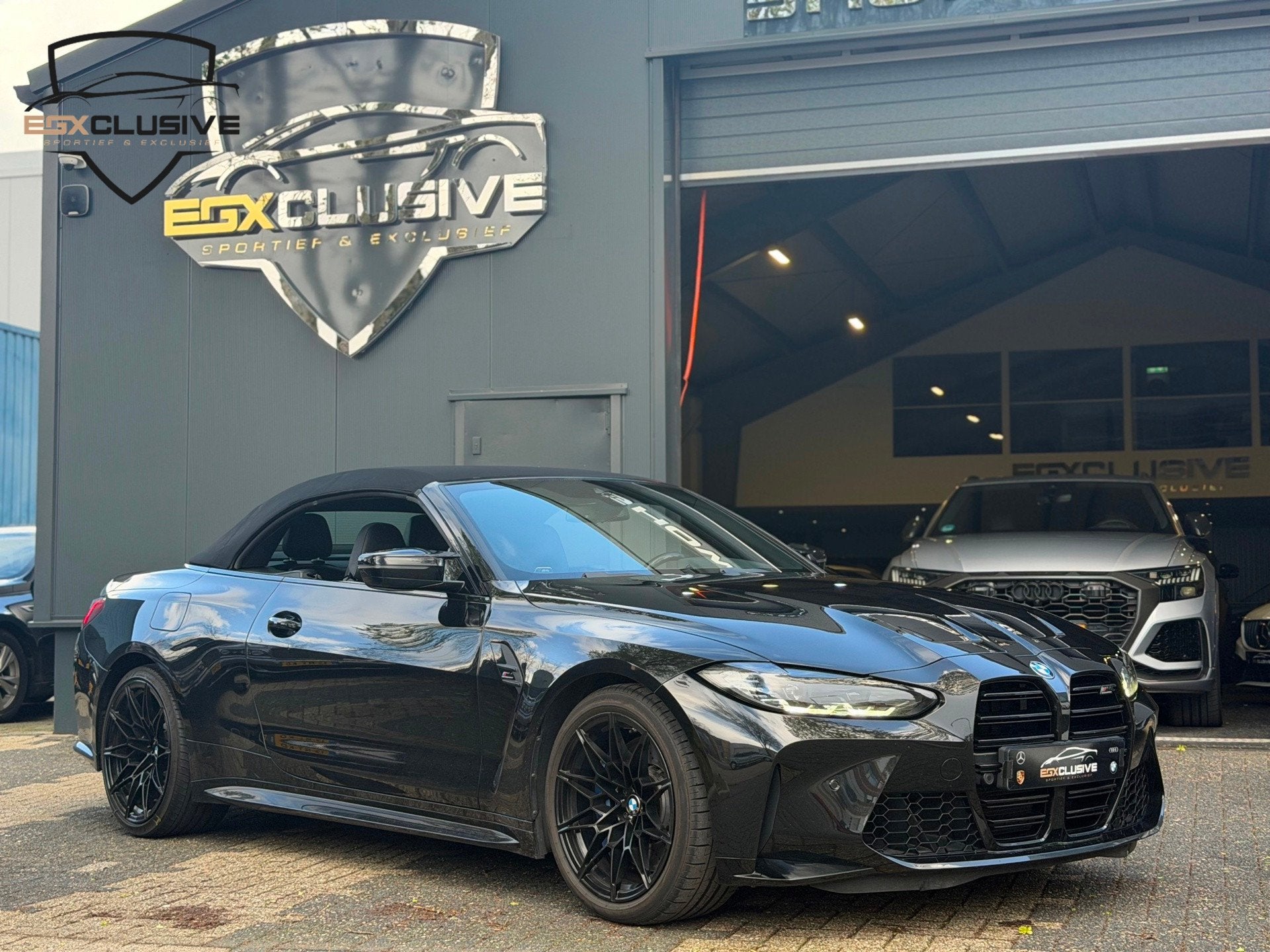 BMW M4 Competition xDrive Cabrio CARBON|H&K|, Auto's, BMW, Gebruikt, Zwart, 4-Serie, Cabriolet