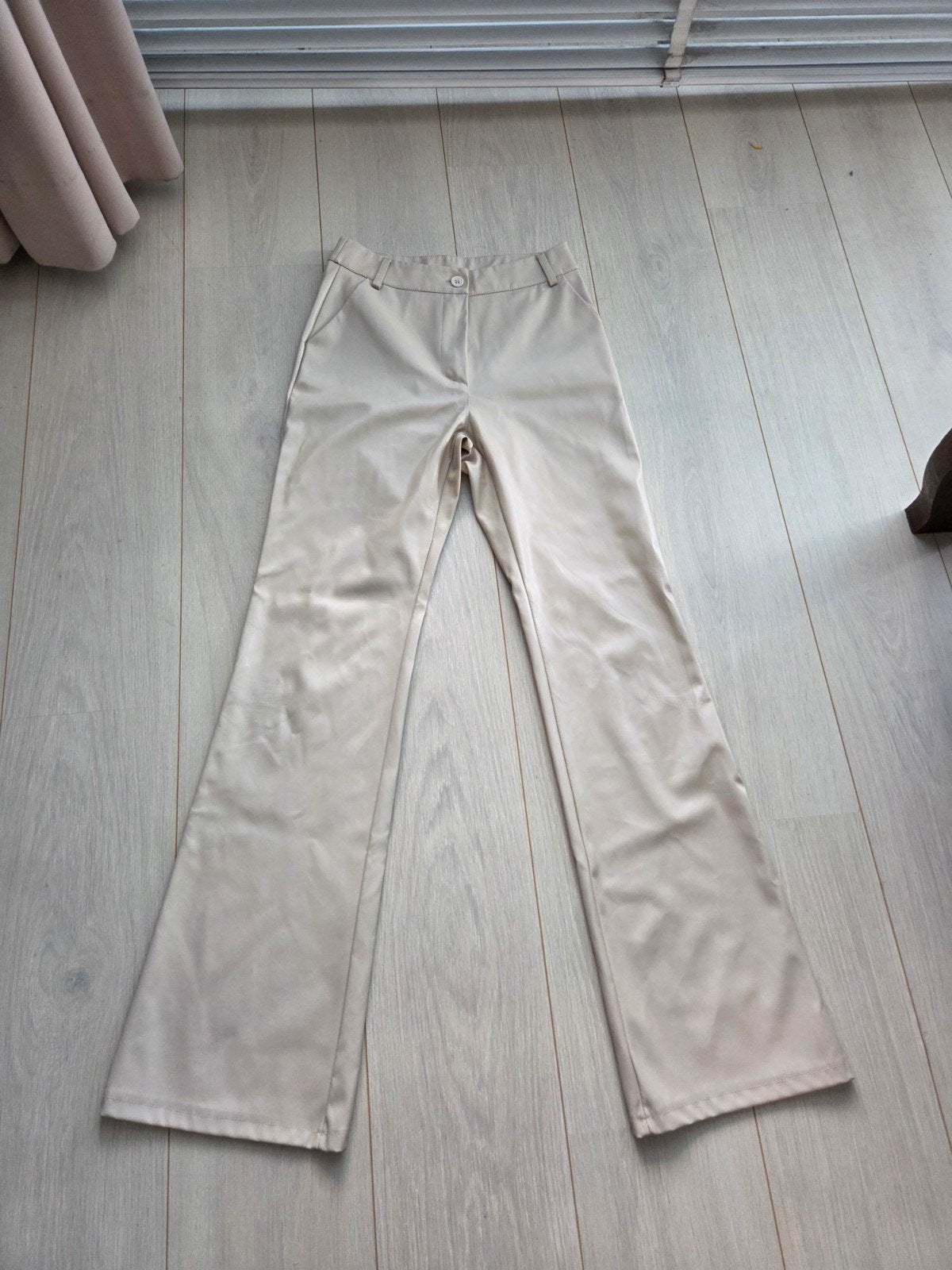 Eight Paris M 38 flared pu leer broek beige crème, Kleding | Dames, Maat 38/40 (M), Beige, Ophalen of Verzenden, Zo goed als nieuw