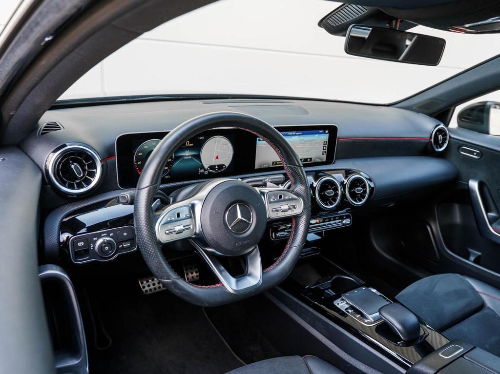 Mercedes A-klasse 180 Automaat Business Solution AMG | Carpl, Gebruikt, 4 cilinders, Zwart, Origineel Nederlands