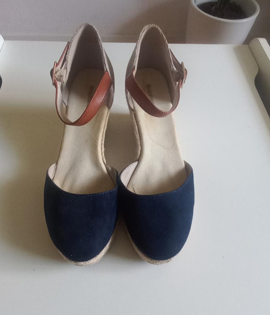 Mooie nieuwe schoenen met sleehak, Ophalen, Nieuw, Meisje, Schoentjes