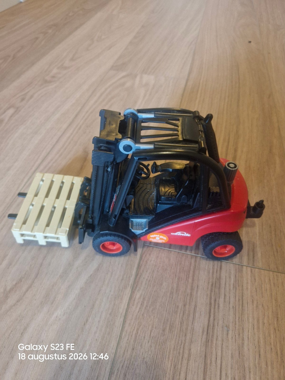Bruder Linde heftruck met 2 pallets, Ophalen of Verzenden, Zo goed als nieuw