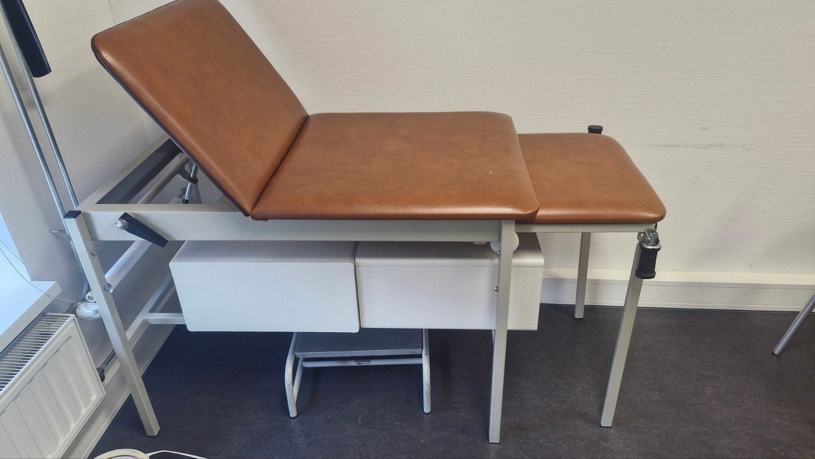 Gratis afhalen: behandeltafel, Ophalen, Gebruikt, Hout
