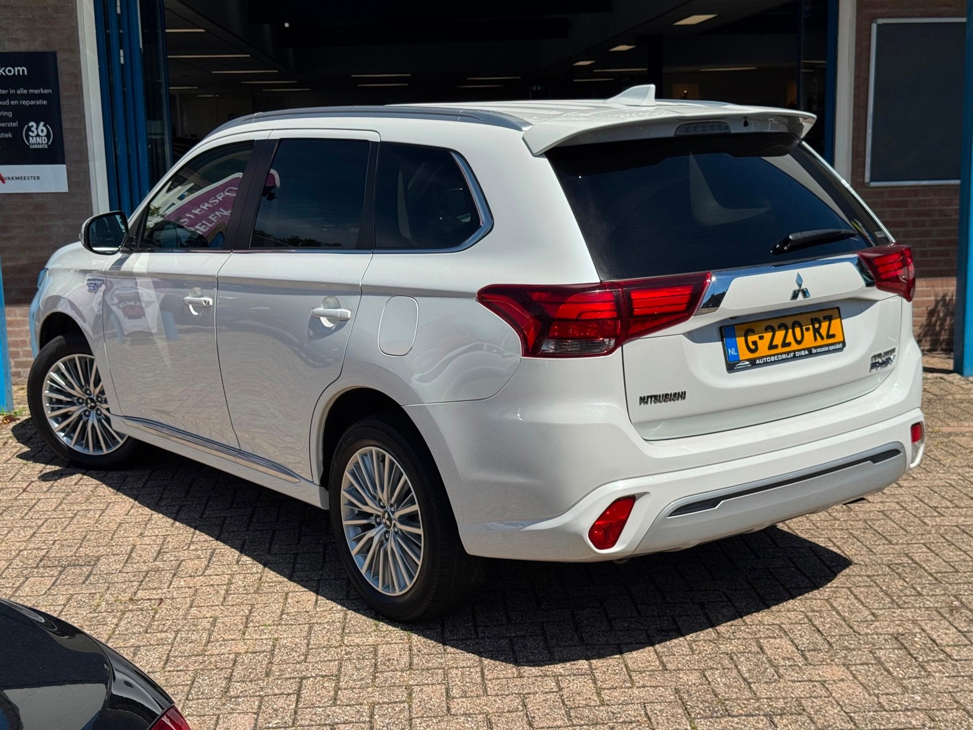 Mitsubishi Outlander 2.4 PHEV Pure+ 2019 AUT NAVI LM NAP!, Auto's, Automaat, Dealer onderhouden, 135 pk, 4 cilinders