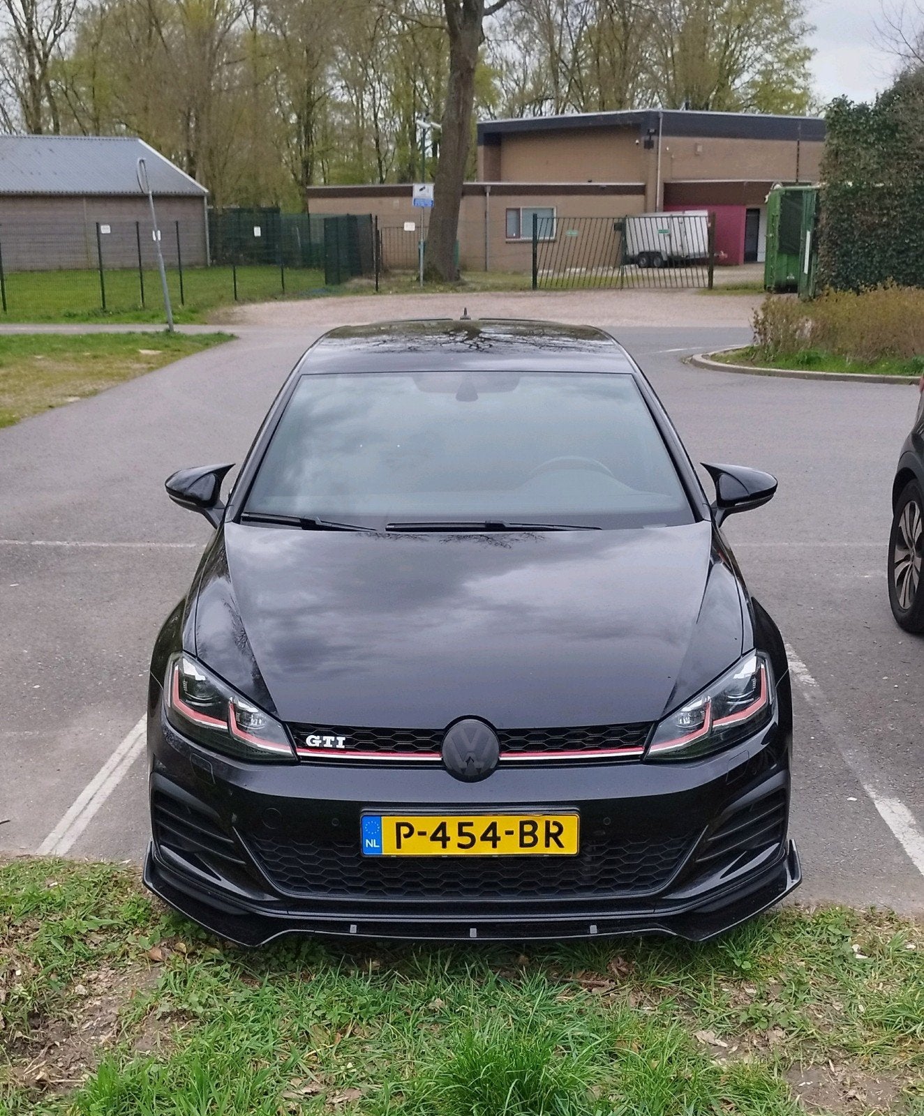 Volkswagen Golf 7.5 GTI 2017 NIEUWE APK. 19" + 18", Dealer onderhouden, Elektronische parkeerrem, 4 cilinders, Zwart