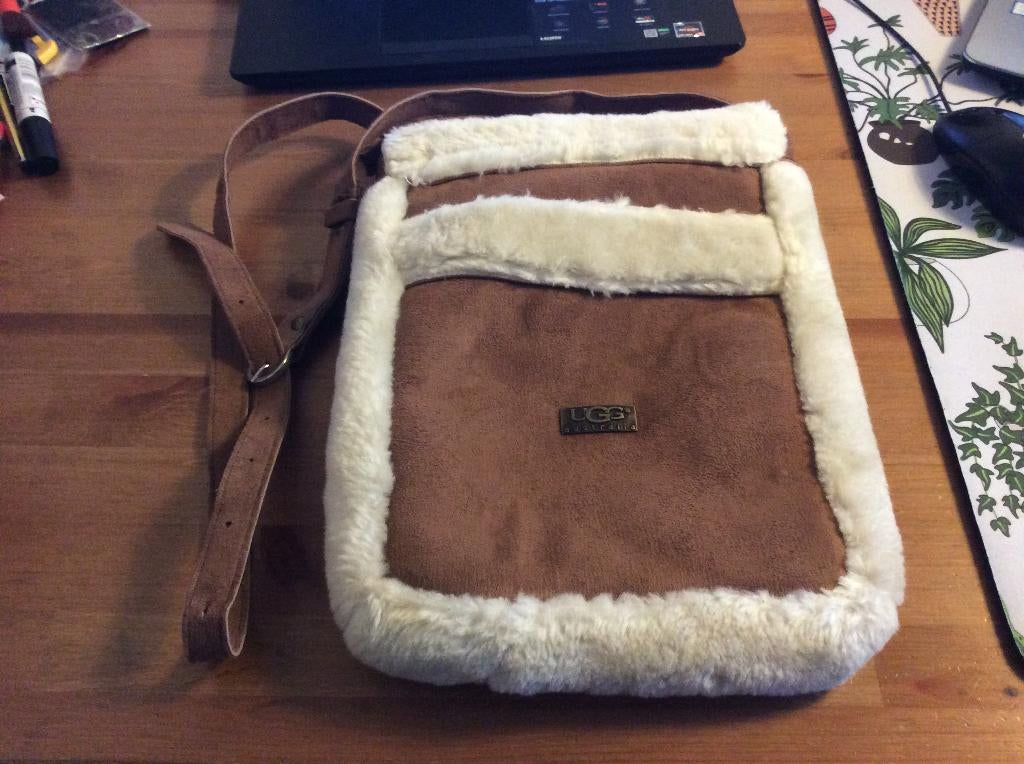 UGG Australia schoudertas damestas leer en vachtje, Ophalen of Verzenden, Zo goed als nieuw, Bruin, Leer