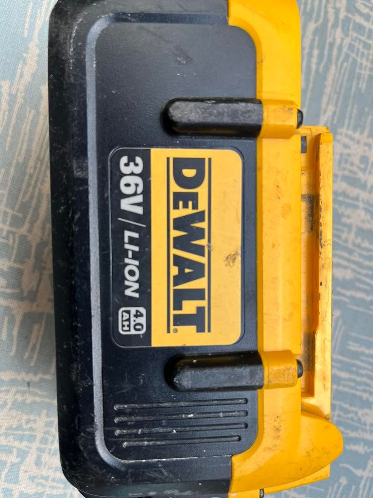 Dewalt accu 36V, Ophalen of Verzenden, Zo goed als nieuw