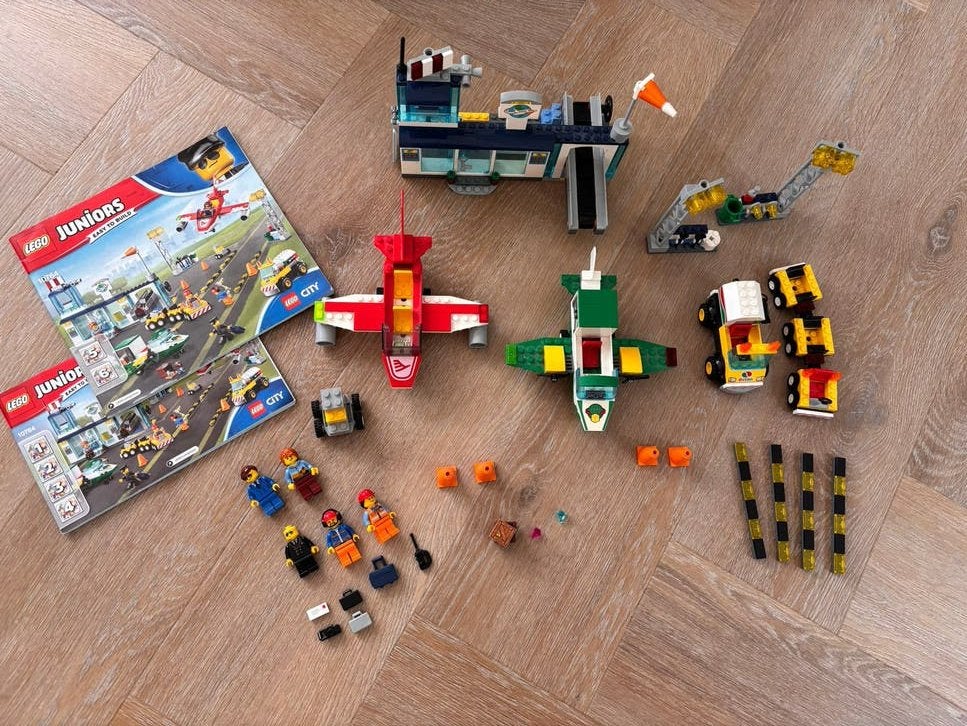 Lego junior Vliegveld set 10764, Lego, Ophalen of Verzenden, Compleet, Complete set