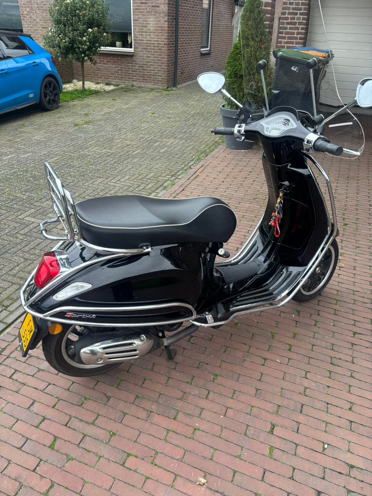 Vespa Sprint 4T 2021 | Zwart | 11.059 km | Veel extra's, Fietsen en Brommers, Ophalen, Maximaal 45 km/u, Vespa S, Zo goed als nieuw