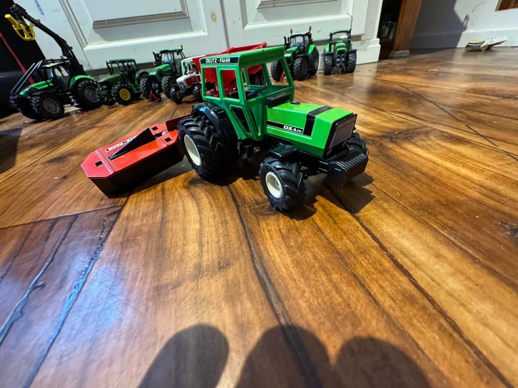 Siku 1:32 Deutz dx met Deutz maaier, Ophalen of Verzenden, Zo goed als nieuw, Tractor of Landbouw, SIKU