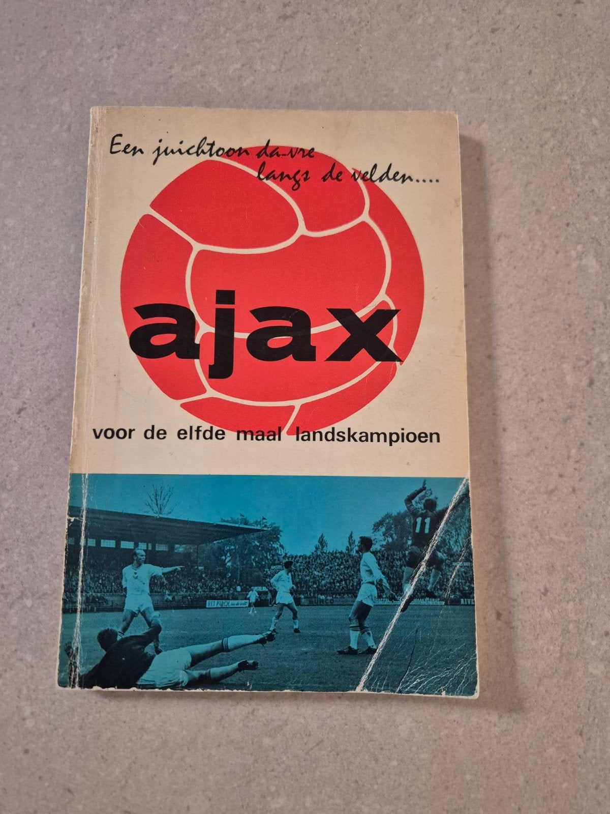Ajax voor de elfde maal landskampioen - Boek 1968, Boeken, Ophalen of Verzenden, Gelezen, Onbekend, Balsport