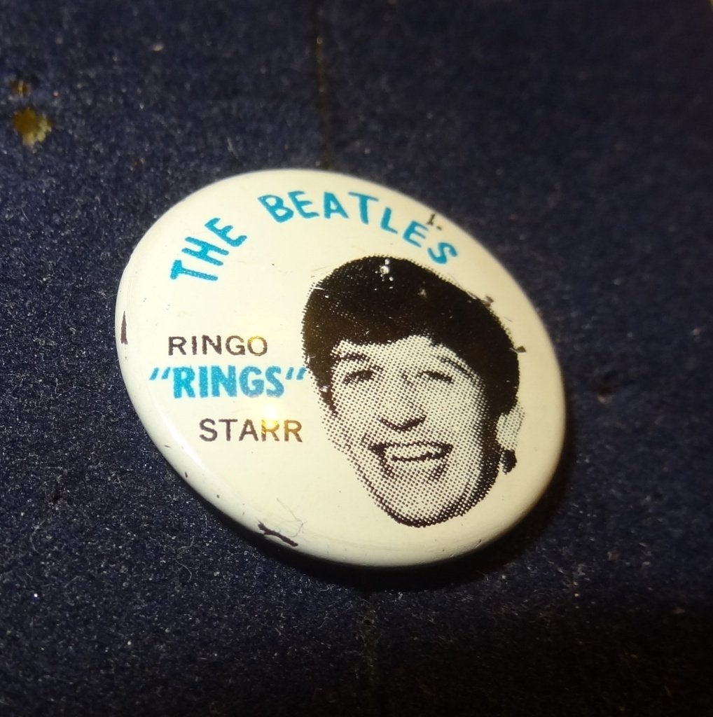 Beatles Ringo Star Beatles Blauwe Button uit 1964, Verzenden, Gebruikt, Overige onderwerpen, Speldje of Pin
