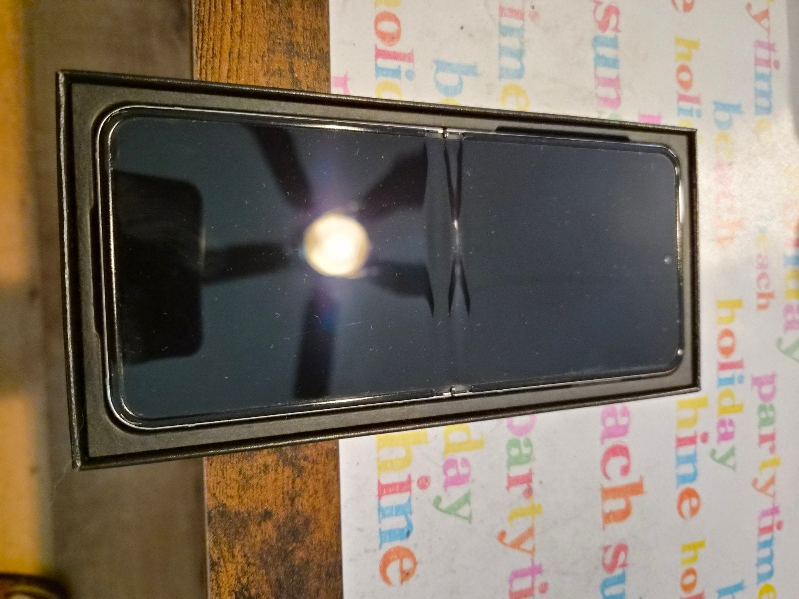 Foto 4 van Samsung Galaxy Z Flip5 256GB Lavendel - Zo goed als nieuw