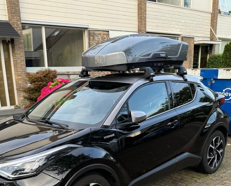 Complete set Thule dakdragers en dakkoffer Toyota C—HR, Ophalen, Zo goed als nieuw