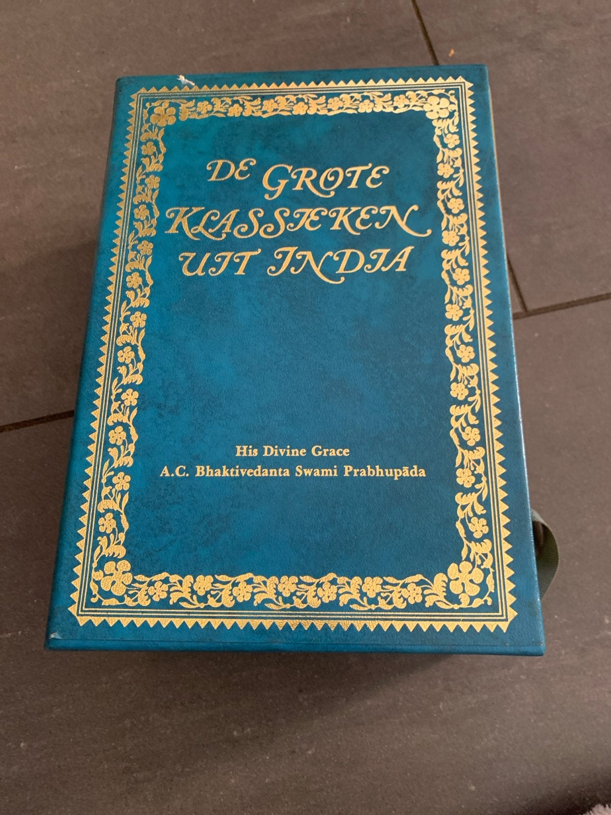 De Grote Klassieken uit India - Bhagavad-Gita, Boeken, Ophalen of Verzenden, Zo goed als nieuw, Spiritualiteit algemeen, Achtergrond en Informatie