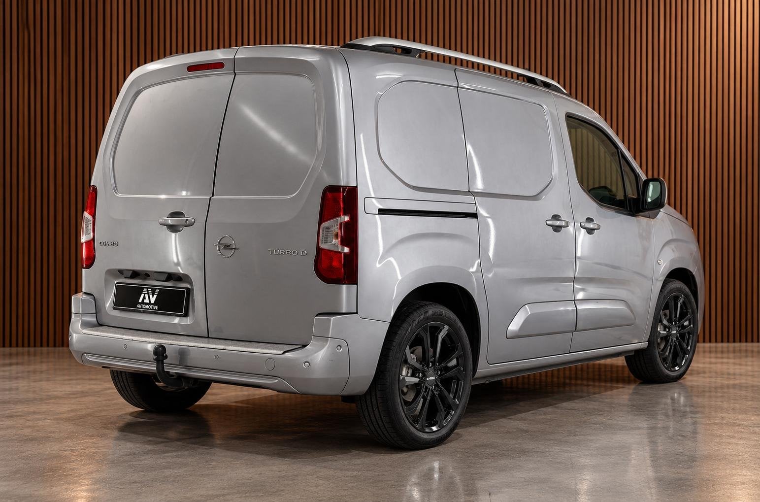 Opel Combo 1.5D Innovation | Camera | Blind Spot | Trekhaak, Voorwielaandrijving, Stof, Gebruikt, 4 cilinders