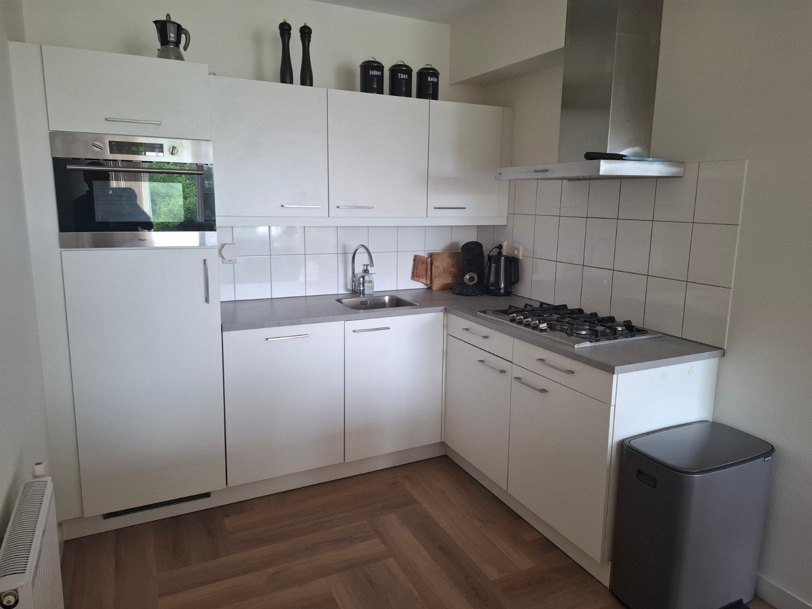 Keller Hoekkeuken - 2.40 x 1.80m met Pelgrim apparatuur, Ophalen, Gebruikt, Wit, Hoekkeuken