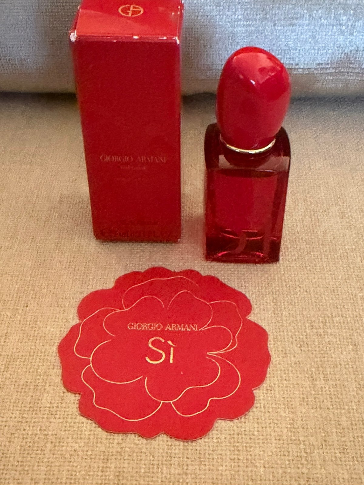Miniatuur Sì Passione Red Musk edp, nieuw met parfumkaartje, Verzenden, Nieuw, Miniatuur, Gevuld