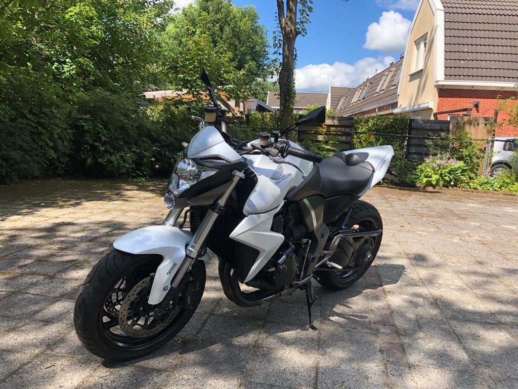 Honda CB1000R met SC Project uitlaat en recent onderhoud, Motoren, Sportuitlaat, 4 cilinders, Motorrijbewijs A, Gebruikt