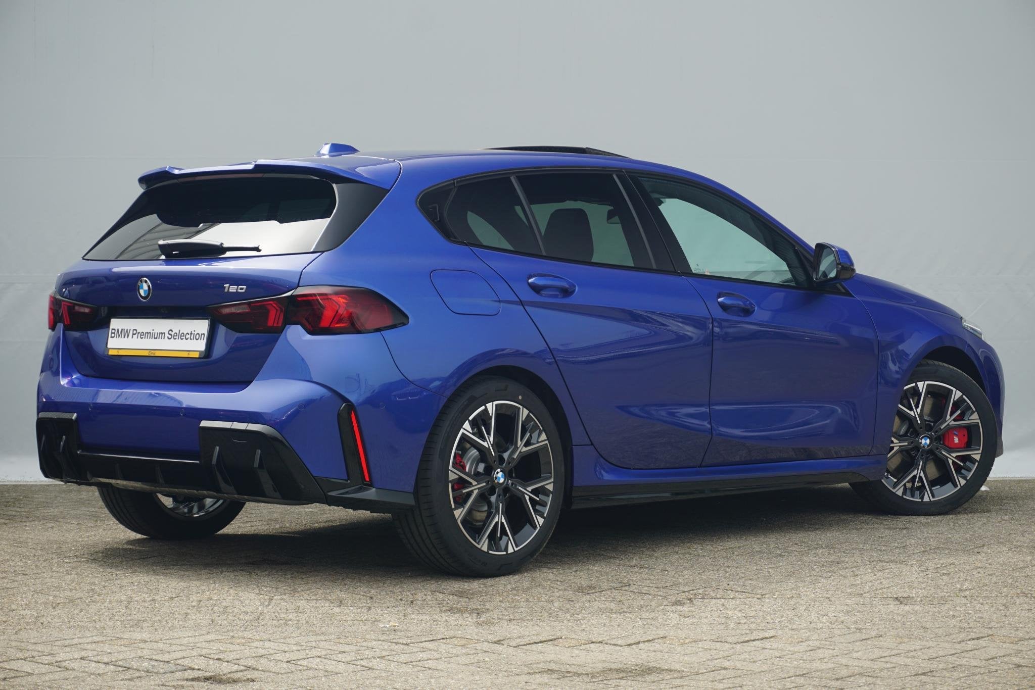 BMW 1 Serie 120 M Sport Pro | Schuif-kanteldak | Harman Kard, Auto's, BMW, Met garantie (alle), Blauw, Origineel Nederlands, Bedrijf