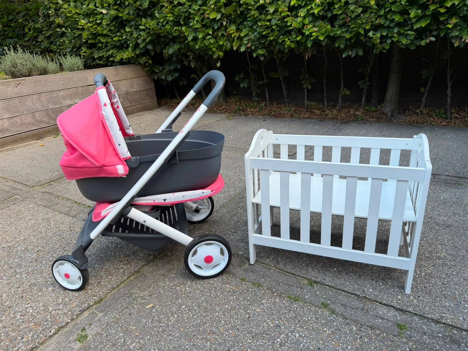 Poppenwagen en ledikantje voor uren speelplezier, Ophalen, Gebruikt, Overige typen