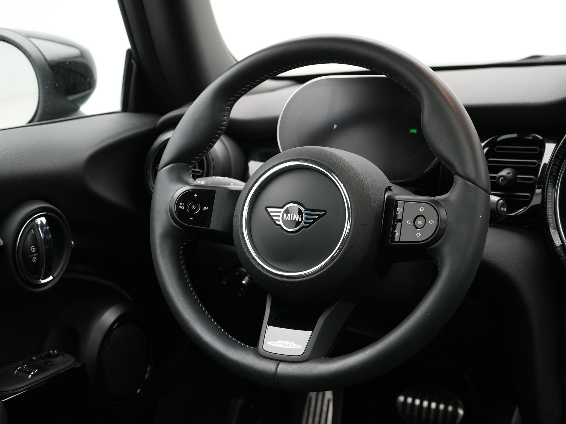 MINI 3-deurs Cooper JCW-Trim Aut. (bj 2023, automaat), Dealer onderhouden, 136 pk, Gebruikt, Met garantie (alle)