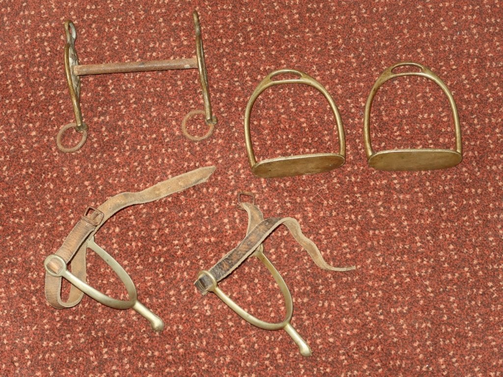 vintage ruiteruitrusting, oude sporen, bit en stijgbeugels, Antiek en Kunst, Verzenden