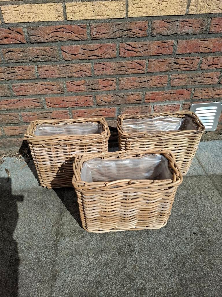 3 rieten mandjes, Ophalen of Verzenden, Zo goed als nieuw