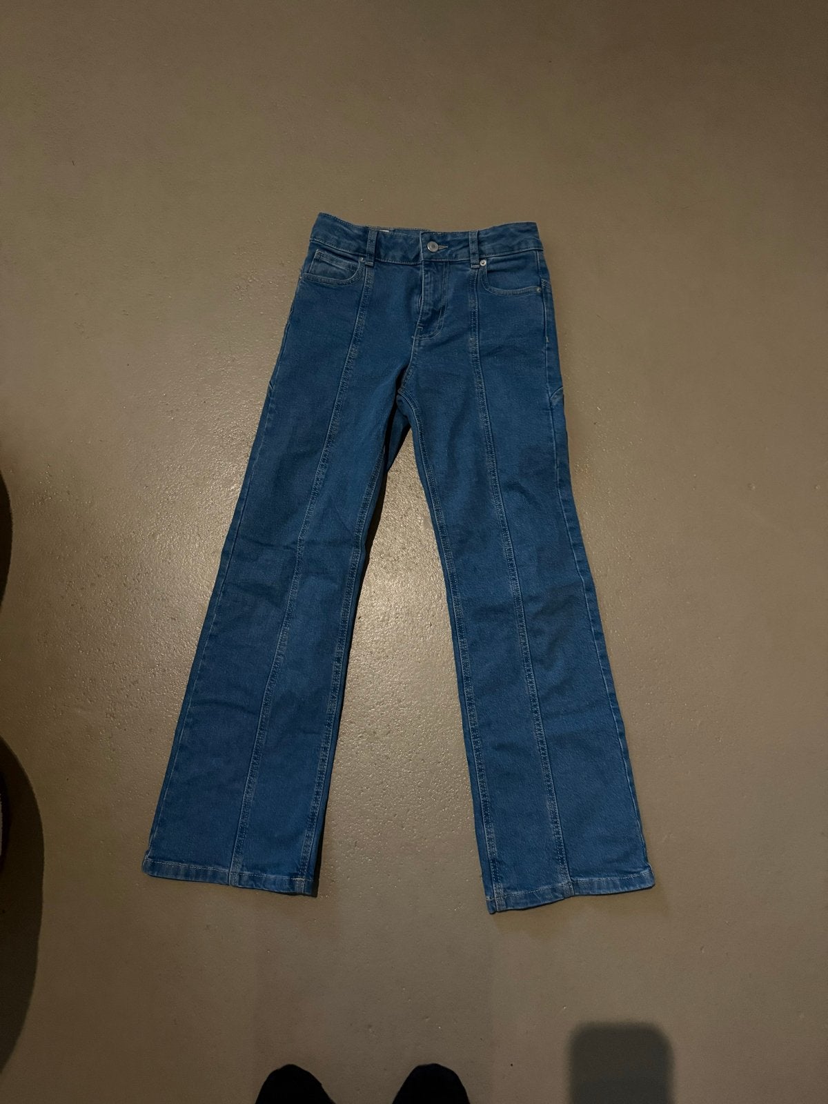 Zara flared jeans met stiksels en ster op achterkant, Kinderen en Baby's, Ophalen of Verzenden, Zo goed als nieuw, Meisje, Broek
