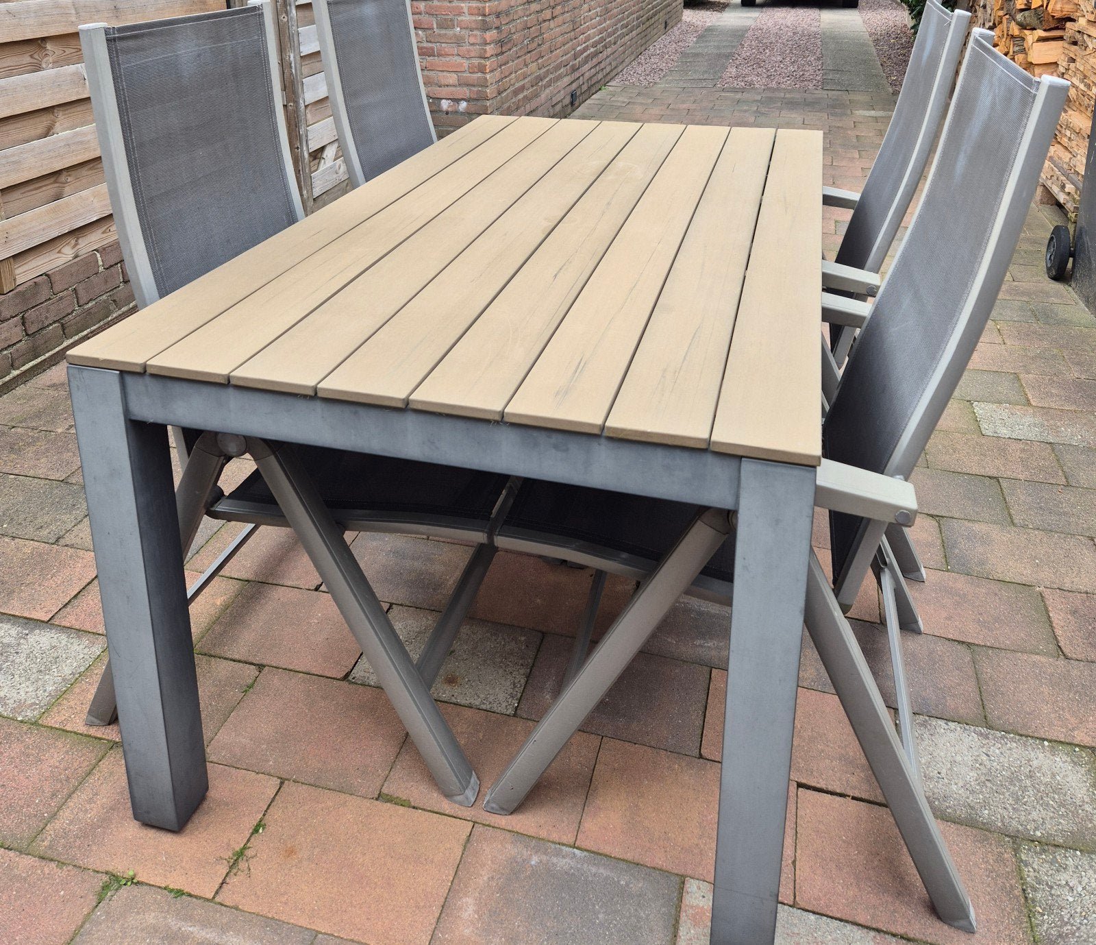 Tuinset: Tafel met 4 verstelbare stoelen en kussens, Tuin en Terras, Tuinstoelen, Ophalen, Gebruikt, Metaal, Verstelbaar