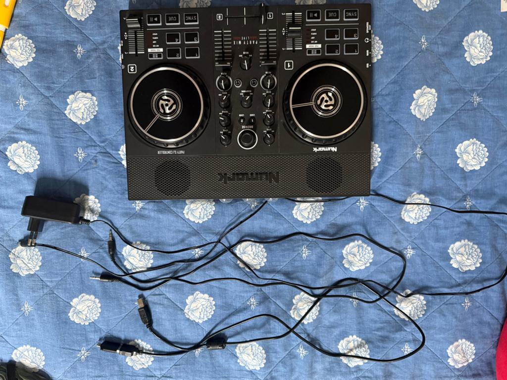 Numark DJ-set - Perfect voor beginners en feestjes!, Muziek en Instrumenten, Dj-sets en Draaitafels, Ophalen of Verzenden, Zo goed als nieuw