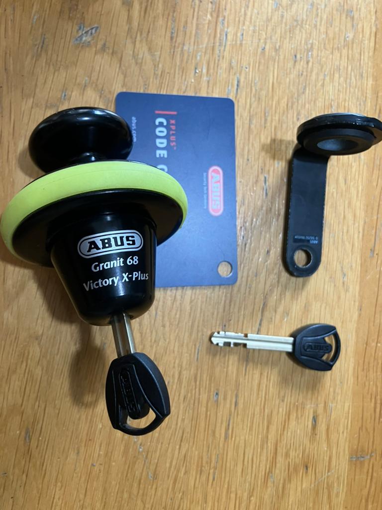 Abus granit 68 met ophang beugel schijfremslot, Motoren, Ophalen of Verzenden, Zo goed als nieuw