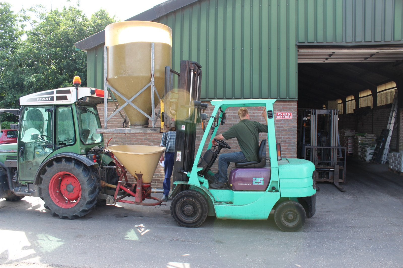 Mobiele polyester bulksilo’s, Ophalen