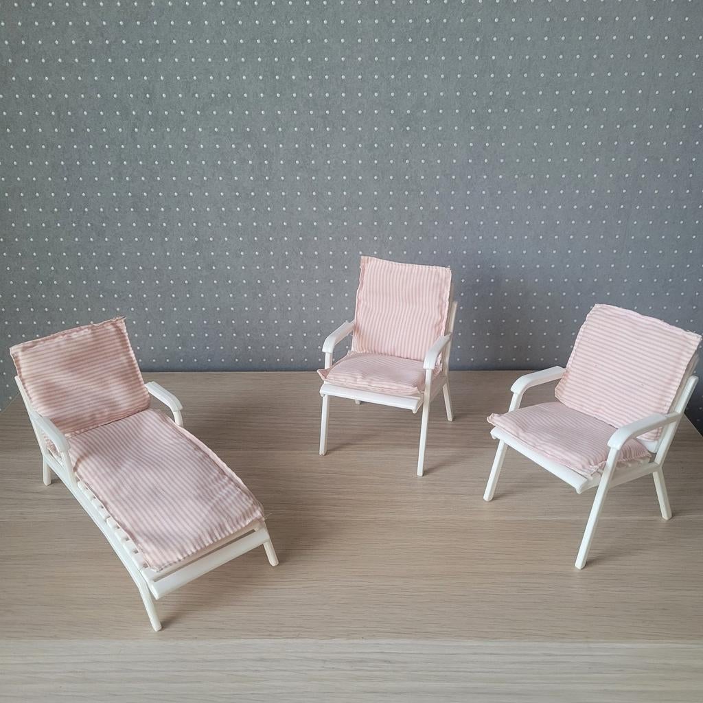 Vintage Sindy Tuinstoelen en Zonnebed - Poppenhuis, Verzamelen, Poppenhuizen en Toebehoren, Ophalen of Verzenden, Gebruikt, Poppenhuis