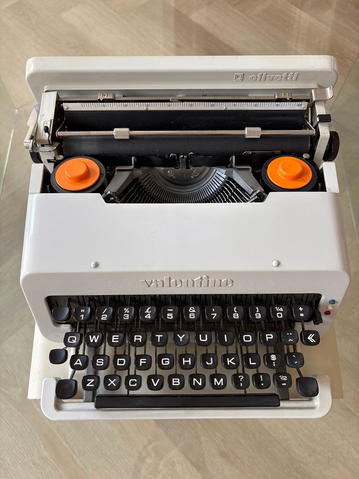 Ultra Rare White Olivetti Valentine S Typewriter (1969)+Case, Diversen, Typemachines, Ophalen of Verzenden, Gebruikt