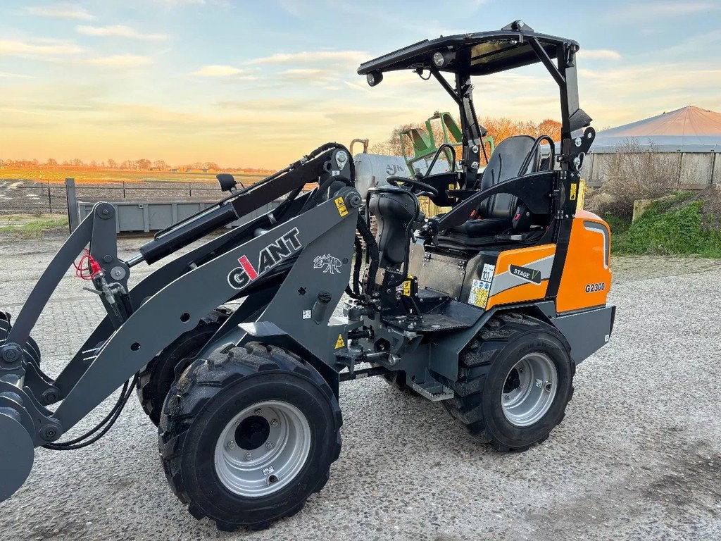 Giant G2300 nieuwstaat met euro aansluiting (bj 2023), Wiellader of Shovel